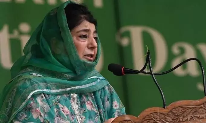 महबूबा मुफ्ती ने आर्टिकल 370 को लेकर अब्दुल्ला सरकार पर साधा निशाना, कहा- वादा कर कश्मीर जनता के साथ किया खिलवाड़