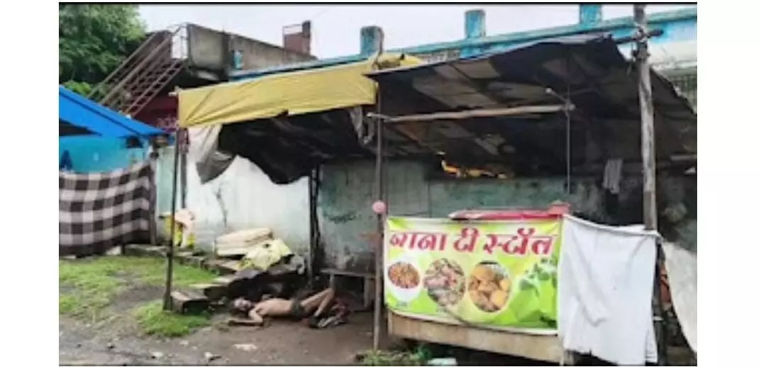 चाय दुकान में मिला मजदूर का शव चाय दुकान में मिला मजदूर का शव