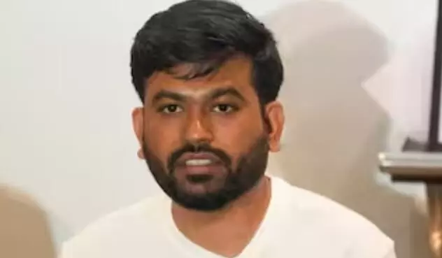 केंद्र सरकार को अभिजीत दीपके की बड़ी चेतावनी, कहा - एक स्टूडेंट पर लाठी चलेगी तो चार वोट कम होंगे केंद्र सरकार को अभिजीत दीपके की बड़ी चेतावनी, कहा - एक स्टूडेंट पर लाठी चलेगी तो चार वोट कम होंगे
