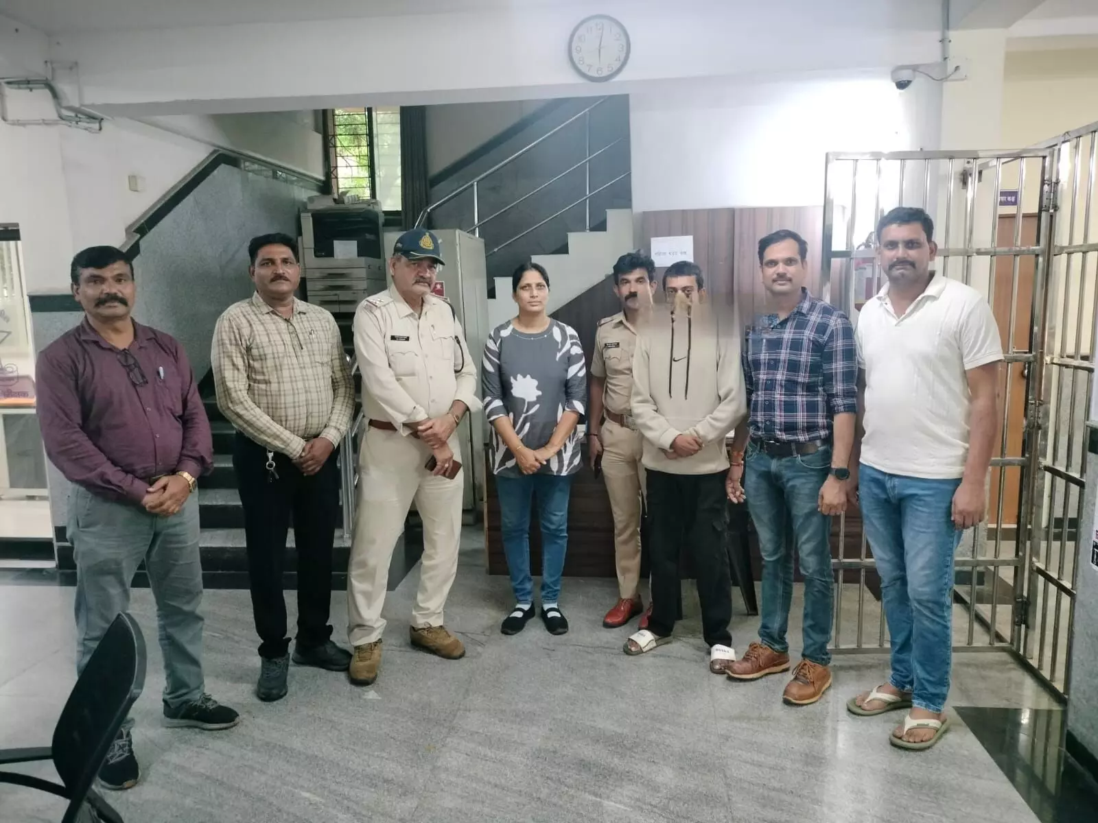 शादी का झांसा देकर रेप करने वाला छिंदवाड़ा से फरार आरोपी नागपुर में धराया, लोकेशन पर पुलिस ने दबोचा शादी का झांसा देकर रेप करने वाला छिंदवाड़ा से फरार आरोपी नागपुर में धराया, लोकेशन पर पुलिस ने दबोचा