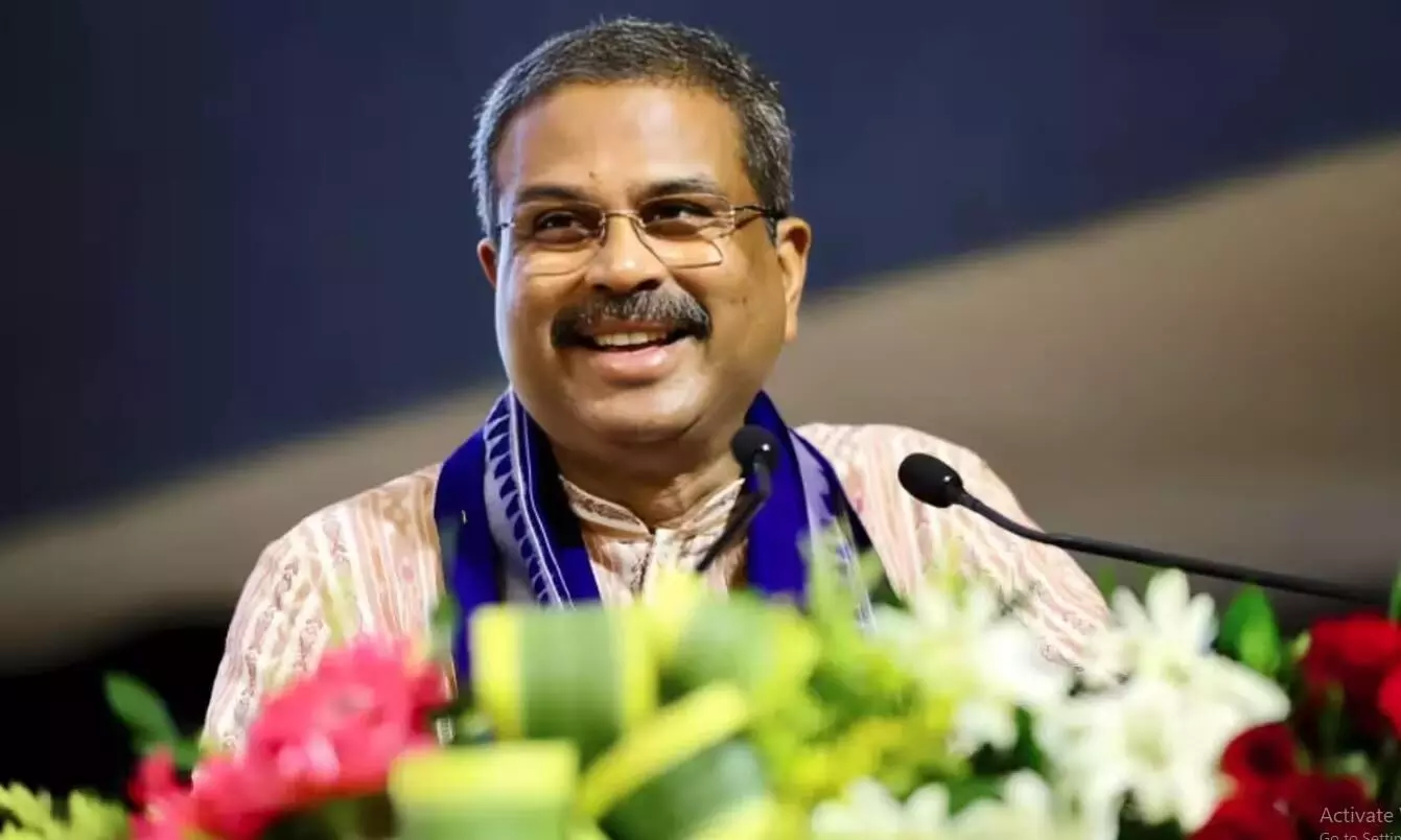 छात्र आंदोलन के बीच केंद्र सरकार का बड़ा एक्शन, विनीत जोशी को शिक्षा मंत्रालय के सचिव पद से हटाया छात्र आंदोलन के बीच केंद्र सरकार का बड़ा एक्शन, विनीत जोशी को शिक्षा मंत्रालय के सचिव पद से हटाया