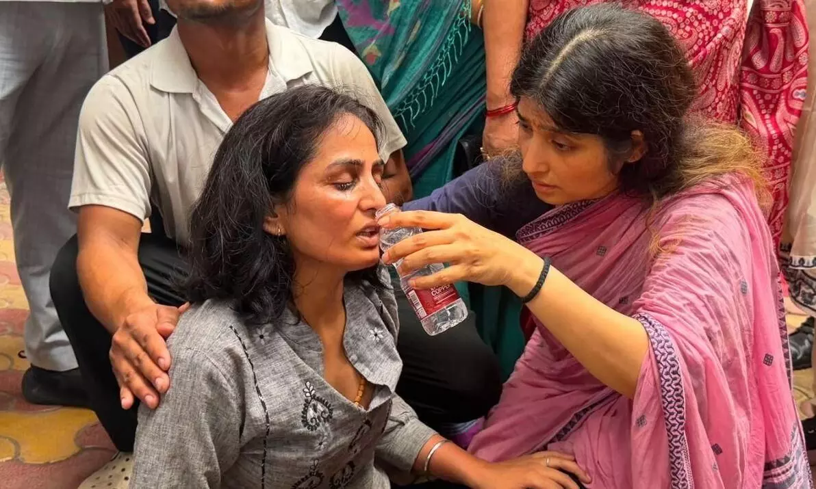 शिक्षा मंत्री के रेजिग्नेशन की मांग तेज, डिंपल यादव बोलीं- नैतिकता के नाते धर्मेंद्र प्रधान को देना चाहिए इस्तीफा शिक्षा मंत्री के रेजिग्नेशन की मांग तेज, डिंपल यादव बोलीं- नैतिकता के नाते धर्मेंद्र प्रधान को देना चाहिए इस्तीफा