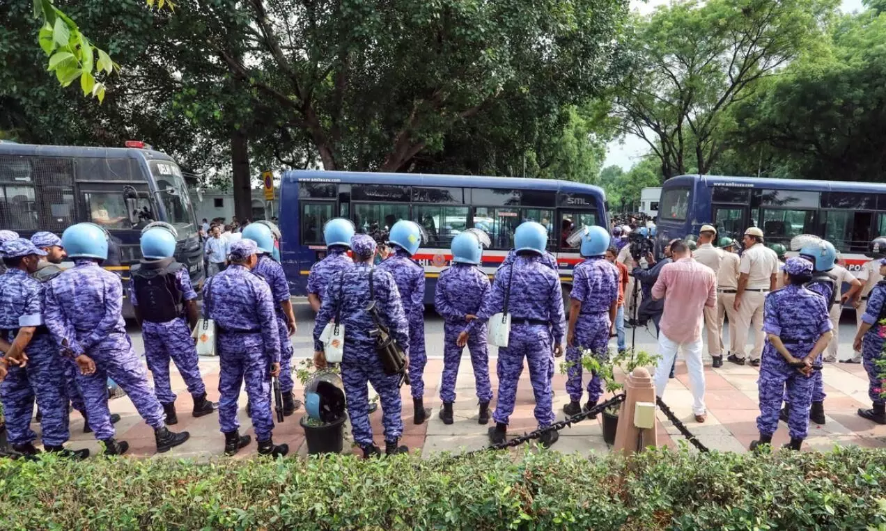 छात्र आंदोलन के बीच CAPF की 100 कंपनियों की एंट्री, लगभग 150 और तैनात करने की संभावना छात्र आंदोलन के बीच CAPF की 100 कंपनियों की एंट्री, लगभग 150 और तैनात करने की संभावना
