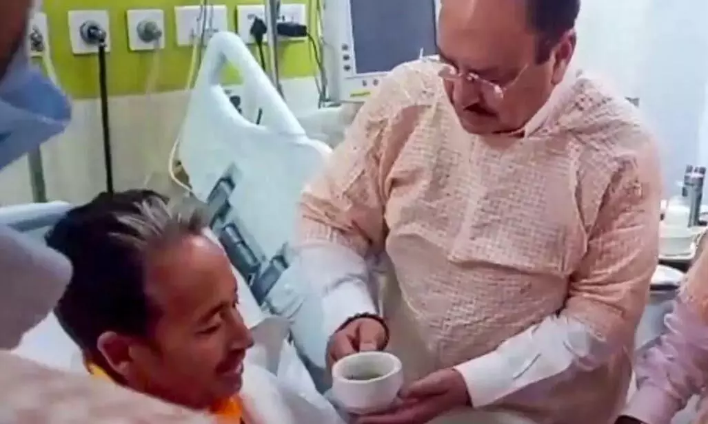 सोनम वांगचुक ने आलोचकों को दिया जवाब, केंद्रीय मंत्री के हाथ जूस पिने पर लगे ये आरोप सोनम वांगचुक ने आलोचकों को दिया जवाब, केंद्रीय मंत्री के हाथ जूस पिने पर लगे ये आरोप