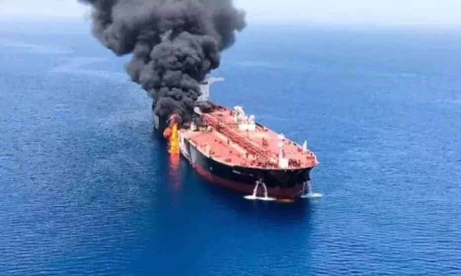 ईरान के नजदीक समंदर में LPG टैंकर पर अटैक, 28 भारतीय नाविक थे सवार ईरान के नजदीक समंदर में LPG टैंकर पर अटैक, 28 भारतीय नाविक थे सवार