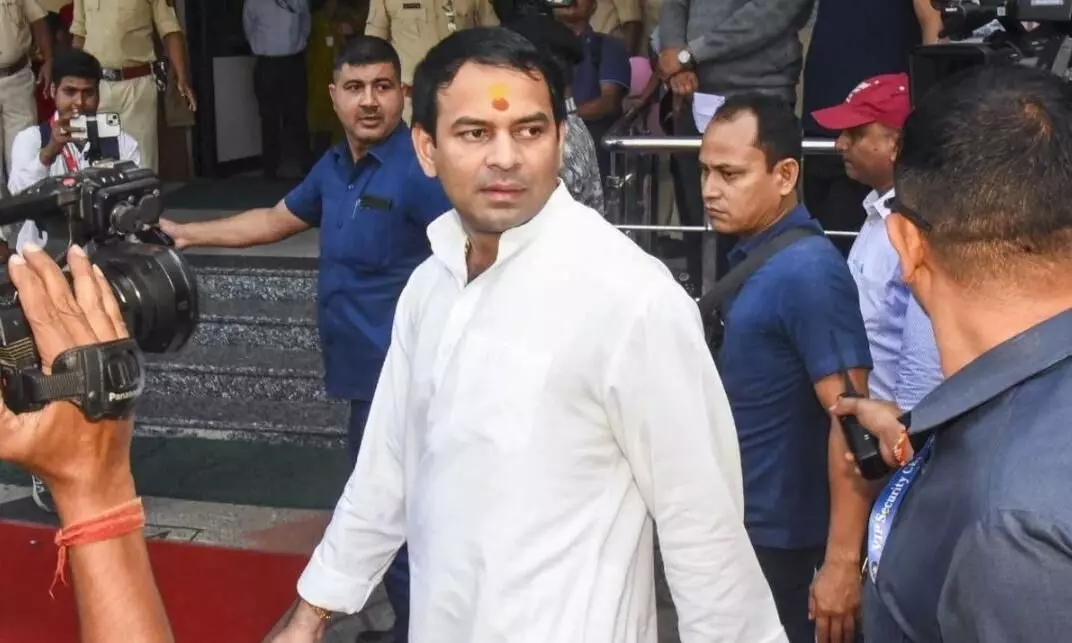 दूसरी बार पुलिस हिरासत में तेज प्रताप यादव, भीड़ को उकसाने के लगे आरोप? दूसरी बार पुलिस हिरासत में तेज प्रताप यादव, भीड़ को उकसाने के लगे आरोप?