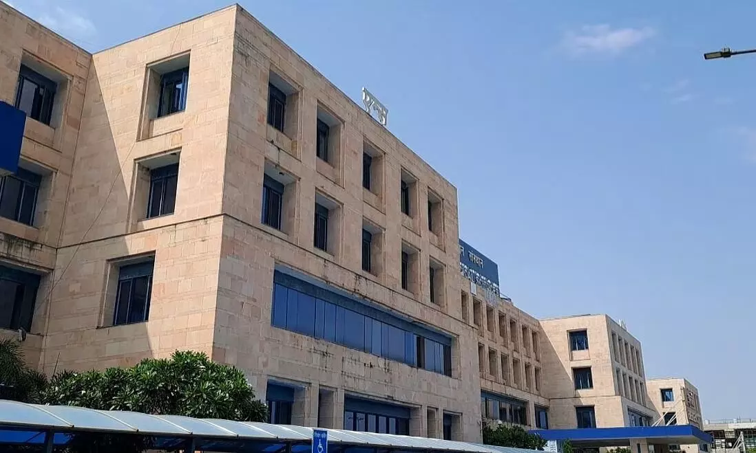 एम्स भोपाल के नर्सिंग आफिसर ने आयुष्मान कार्डधारक से मांगी रिश्वत, सीबीआई ने दर्ज की एफाईआर एम्स भोपाल के नर्सिंग आफिसर ने आयुष्मान कार्डधारक से मांगी रिश्वत, सीबीआई ने दर्ज की एफाईआर