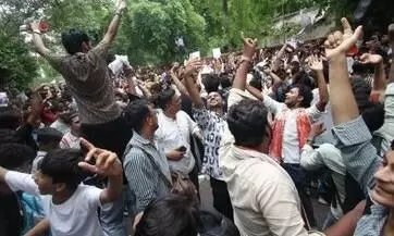 प्रधान के इस्तीफे के बाद इंदौर-भोपाल सहित प्रदेश में जगह-जगह जश्न, कांग्रेस ने कहा- छात्रों की हुई बड़ी जीत प्रधान के इस्तीफे के बाद इंदौर-भोपाल सहित प्रदेश में जगह-जगह जश्न, कांग्रेस ने कहा- छात्रों की हुई बड़ी जीत