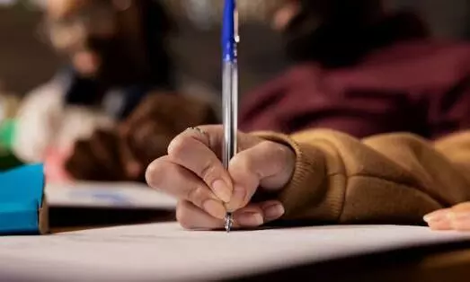 WhatsApp पर पहले पहुंचे सवाल? MPSC परीक्षा को लेकर बड़ा खुलासा, पेपर लीक के दावे से मचा हंगामा