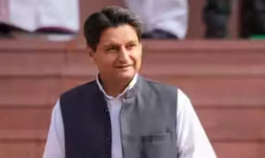 कुचुपुचु इस्तीफा दे दो, लोकसभा में Gen-Z के अंदाज का जिक्र कर दीपेंद्र हुड्डा ने केंद्र पर साधा निशाना कुचुपुचु इस्तीफा दे दो, लोकसभा में Gen-Z के अंदाज का जिक्र कर दीपेंद्र हुड्डा ने केंद्र पर साधा निशाना