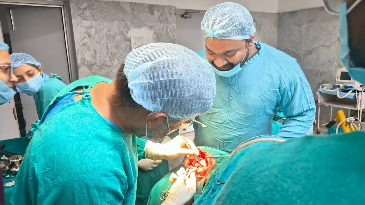 ऑपरेशन कर युवक के मस्तिष्क से निकाली गोली ऑपरेशन कर युवक के मस्तिष्क से निकाली गोली