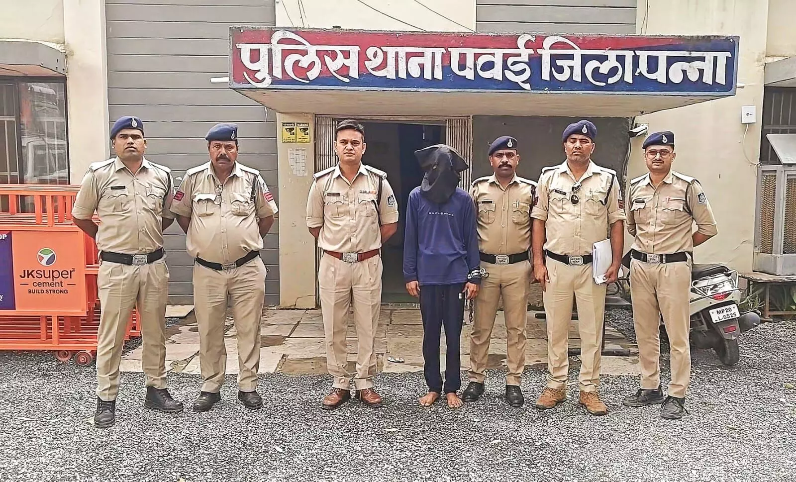 जमीन विवाद के कारण बेटे ने मां को उतारा मौत के घाट: आरोपी गिरफ्तार जमीन विवाद के कारण बेटे ने मां को उतारा मौत के घाट: आरोपी गिरफ्तार