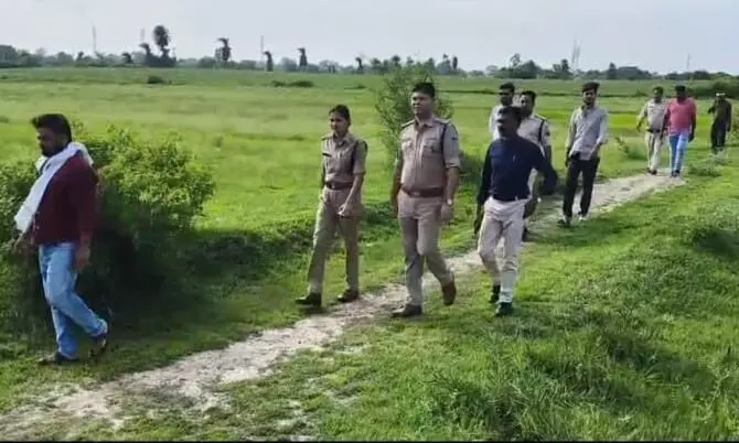 मौत के 20 दिन बाद कब्र खोदकर निकाली युवक की लाश मौत के 20 दिन बाद कब्र खोदकर निकाली युवक की लाश