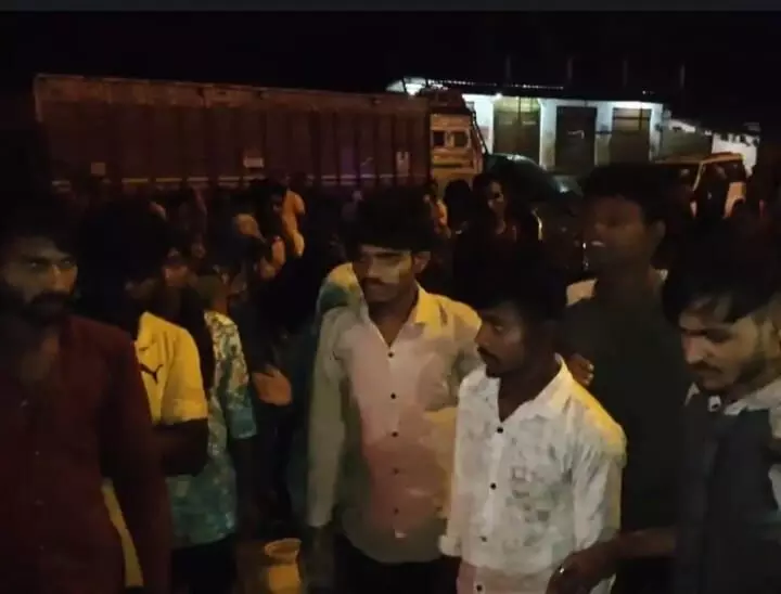 ट्रक की टक्कर से युवक की मौत, ट्रक की टक्कर से युवक की मौत,