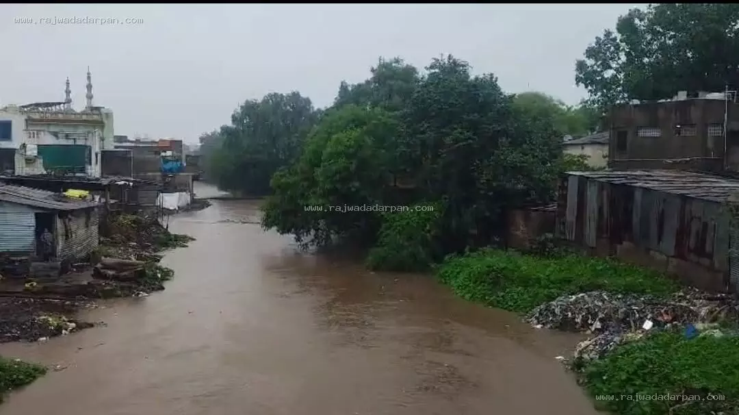 मानसून की पहली जोरदार बरसात ने वाशिम को किया तरबतर, अनेक गांवों का सड़क संपर्क घंटों टूटा रहा मानसून की पहली जोरदार बरसात ने वाशिम को किया तरबतर, अनेक गांवों का सड़क संपर्क घंटों टूटा रहा