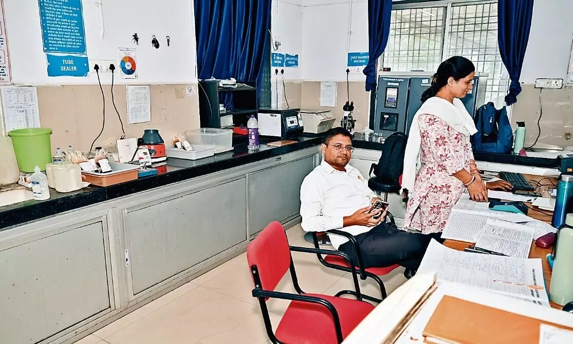 खुद रक्त की कमी से जूझ रहे ब्लड बैंक, बढ़ी लोगों की परेशानी