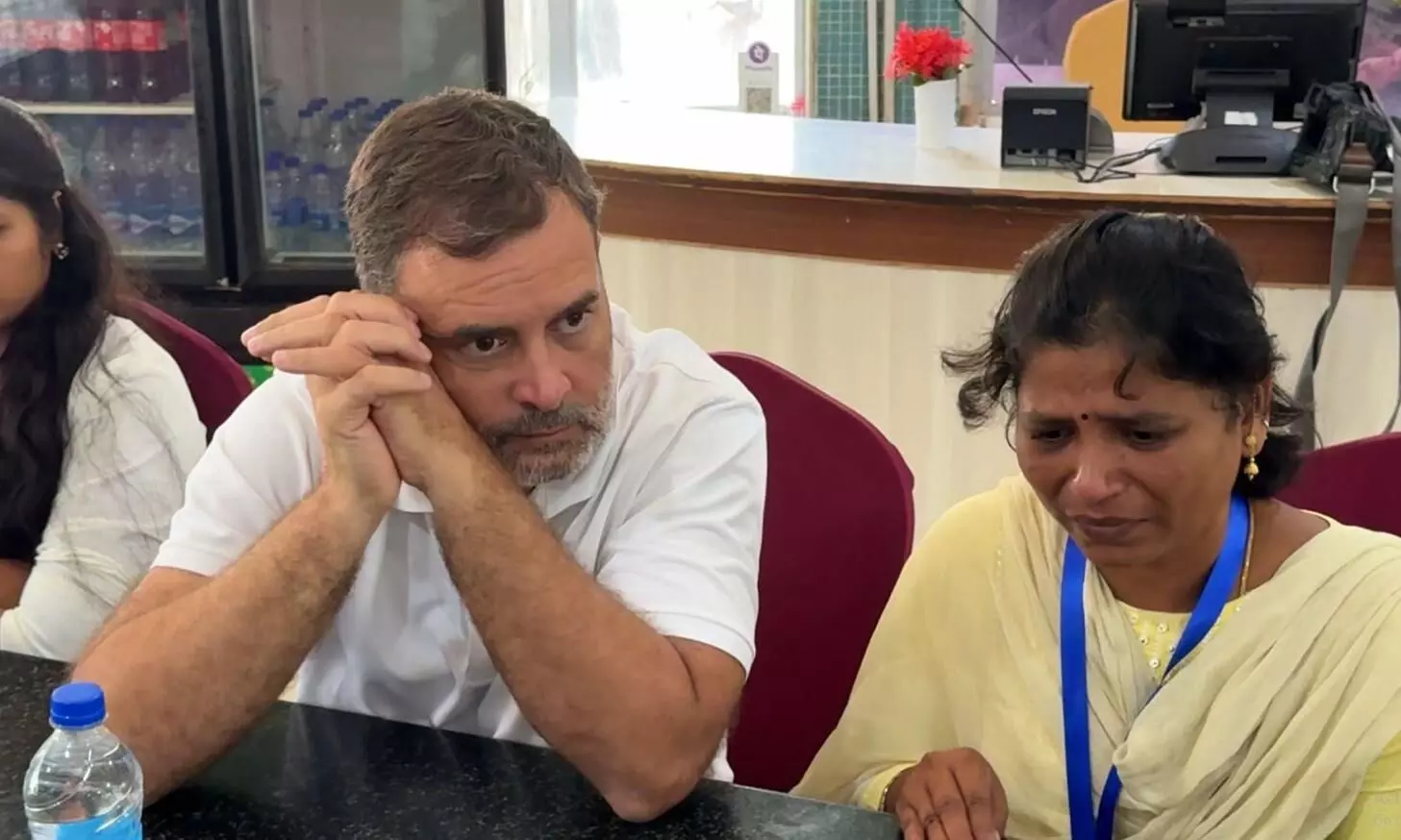 राहुल गांधी का पीएम मोदी के नए वीडियो पर तीखा प्रहार, मृतक छात्रों के परिजनों से मिलने के दौरान हुए भावुक राहुल गांधी का पीएम मोदी के नए वीडियो पर तीखा प्रहार, मृतक छात्रों के परिजनों से मिलने के दौरान हुए भावुक