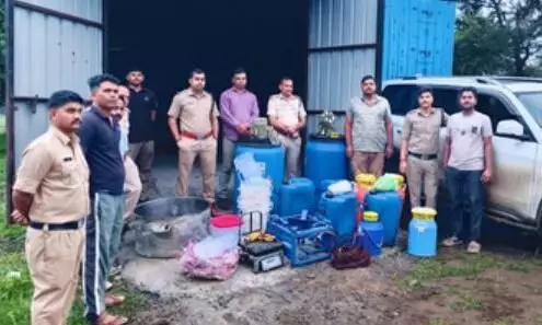 मंदसौर में फिर पकड़ाई सिंथेटिक ड्रग फैक्ट्री, 25 लाख की सामग्री जब्त मंदसौर में फिर पकड़ाई सिंथेटिक ड्रग फैक्ट्री, 25 लाख की सामग्री जब्त