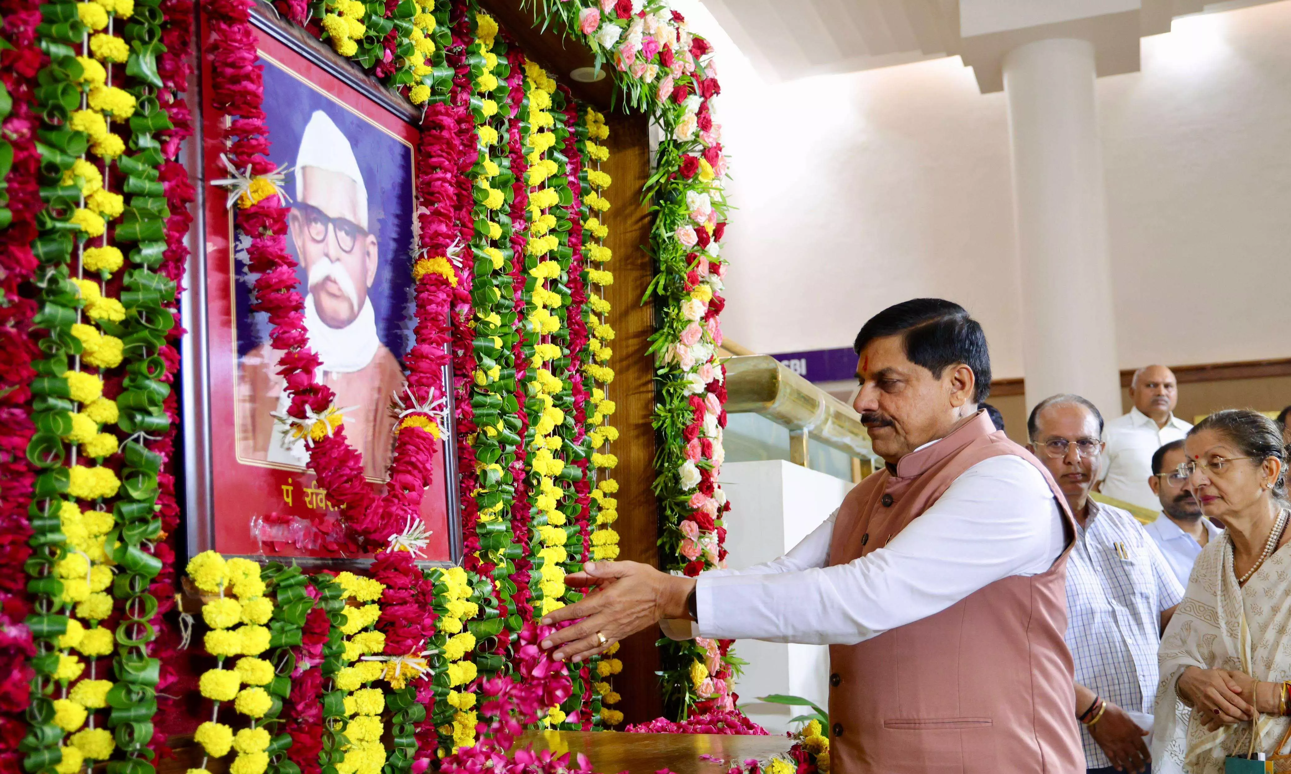 सीएम डॉ मोहन यादव ने स्व. पं. शुक्ल की जयंती पर पुष्पांजलि देकर किया नमन, प्रदेश के मुख्यमंत्री के रूप में उनका योगदान सदैव स्मरणीय रहेगा सीएम डॉ मोहन यादव ने स्व. पं. शुक्ल की जयंती पर पुष्पांजलि देकर किया नमन, प्रदेश के मुख्यमंत्री के रूप में उनका योगदान सदैव स्मरणीय रहेगा