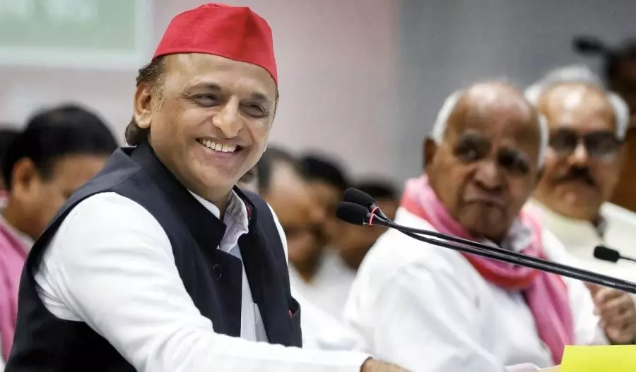 JPNIC को लेकर अखिलेश यादव का बड़ा बयान, कहा - पूरी सरकार ठेके पर...