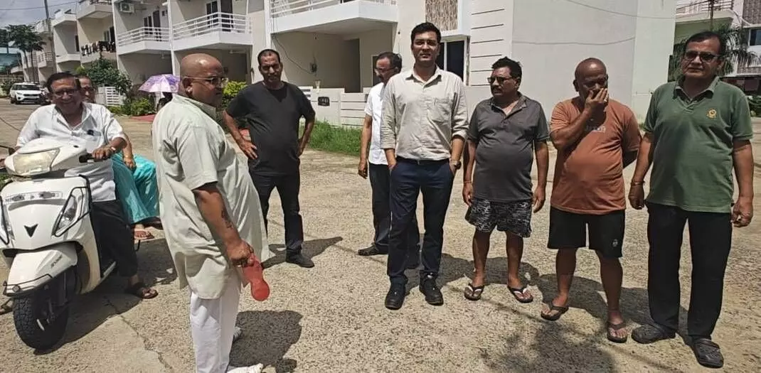 जल संकट, कालोनाइजर पर लोगों का फूटा गुस्सा