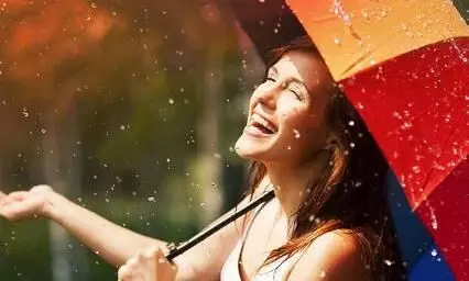 रास्ते में अगर अचानक से शुरू हो गई बारिश, तो इन टिप्स को करें फॉलो, नहीं होंगे गीले