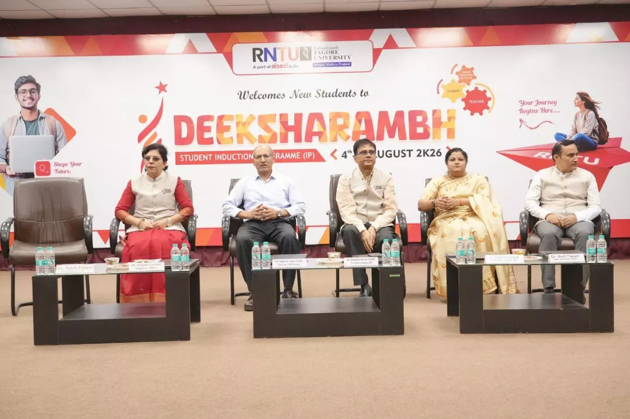क्लासरूम से करियर तक की राह दिखाई, रबीन्द्रनाथ टैगोर विश्वविद्यालय में दीक्षारंभ से नए विद्यार्थियों का आत्मीय स्वागत, मिला सफलता का रोडमैप क्लासरूम से करियर तक की राह दिखाई, रबीन्द्रनाथ टैगोर विश्वविद्यालय में दीक्षारंभ से नए विद्यार्थियों का आत्मीय स्वागत, मिला सफलता का रोडमैप