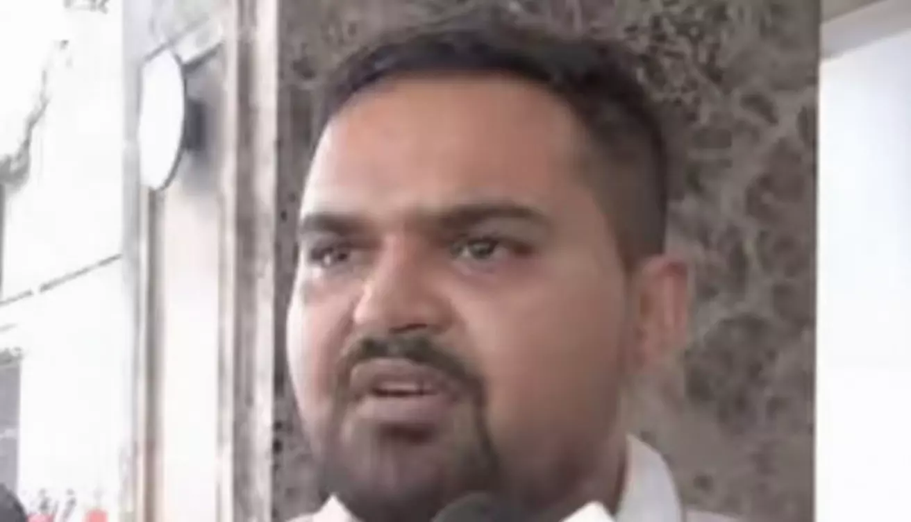 मेरे पिता सदन तो नहीं गए... बृजभूषण सिंह का जिक्र कर भावुक हुए बेटे प्रतीक मेरे पिता सदन तो नहीं गए... बृजभूषण सिंह का जिक्र कर भावुक हुए बेटे प्रतीक