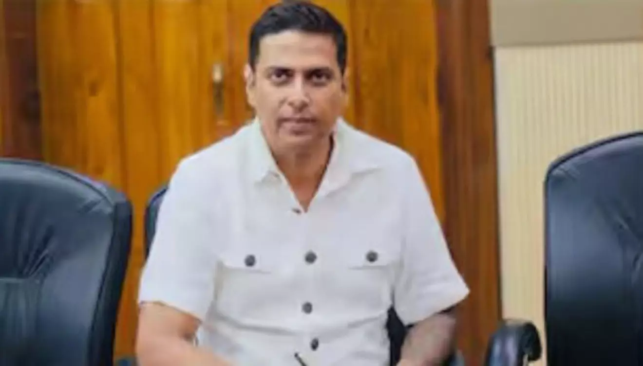 सीएम योगी का फोटो लेकर विरोध करना पड़ा महंगा, सपा विधायक सचिन यादव पूरे सत्र के लिए हुए निष्कासित सीएम योगी का फोटो लेकर विरोध करना पड़ा महंगा, सपा विधायक सचिन यादव पूरे सत्र के लिए हुए निष्कासित