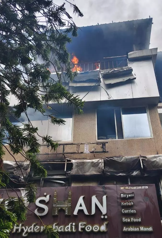 विमान नगर के रेस्टोरेंट में लगी भीषण आग विमान नगर के रेस्टोरेंट में लगी भीषण आग