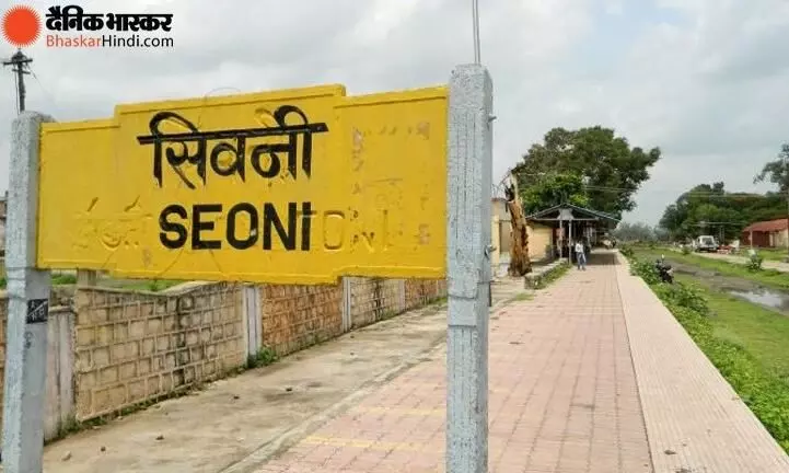 पहली मंजिल से इंदौर के लिए निकला आदेश, दफ्तर के नीचे ग्राउण्ड फ्लोर में बैठकर हो गया पूरा खेल पहली मंजिल से इंदौर के लिए निकला आदेश, दफ्तर के नीचे ग्राउण्ड फ्लोर में बैठकर हो गया पूरा खेल