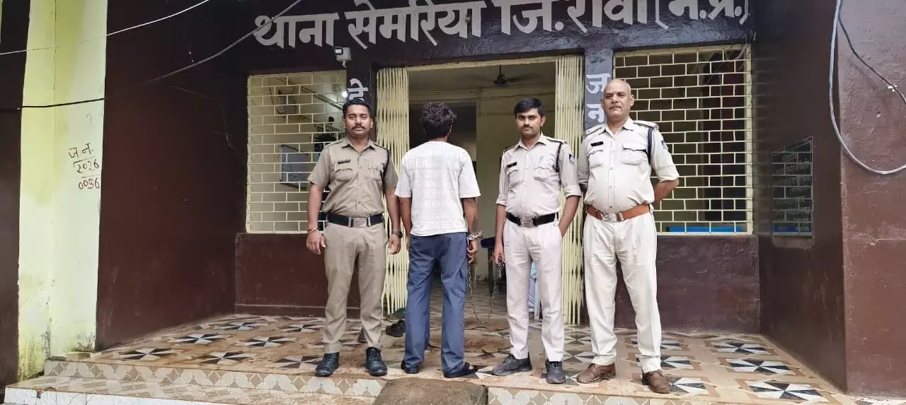 नशीली दवाओं के साथ युवक गिरफ्तार नशीली दवाओं के साथ युवक गिरफ्तार
