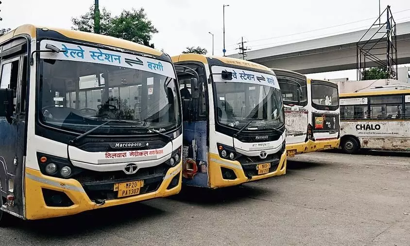 मेट्रो बस के ड्राइवर-कंडक्टरों ने की हड़ताल, दिन भर परेशान रही जनता, ऑटो वालों की चली मनमानी मेट्रो बस के ड्राइवर-कंडक्टरों ने की हड़ताल, दिन भर परेशान रही जनता, ऑटो वालों की चली मनमानी