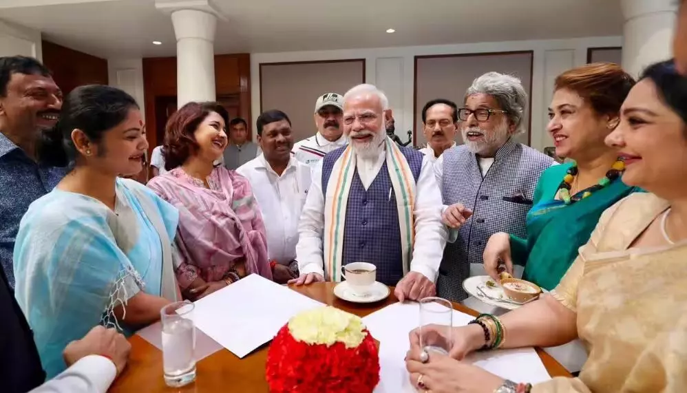PM मोदी ने 45 सांसदों से की मीटिंग, ब्रेकफास्ट पर दिया ये खास संदेश, ममता से लेकर उद्धव गुट के बागी शामिल PM मोदी ने 45 सांसदों से की मीटिंग, ब्रेकफास्ट पर दिया ये खास संदेश, ममता से लेकर उद्धव गुट के बागी शामिल