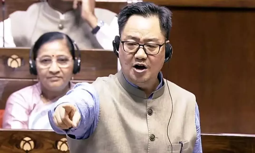 सदन में किरेन रिजिजू ने विपक्ष को दी सीधी चेतावनी! अमित शाह वाली मांग पर कही बड़ी बात सदन में किरेन रिजिजू ने विपक्ष को दी सीधी चेतावनी! अमित शाह वाली मांग पर कही बड़ी बात
