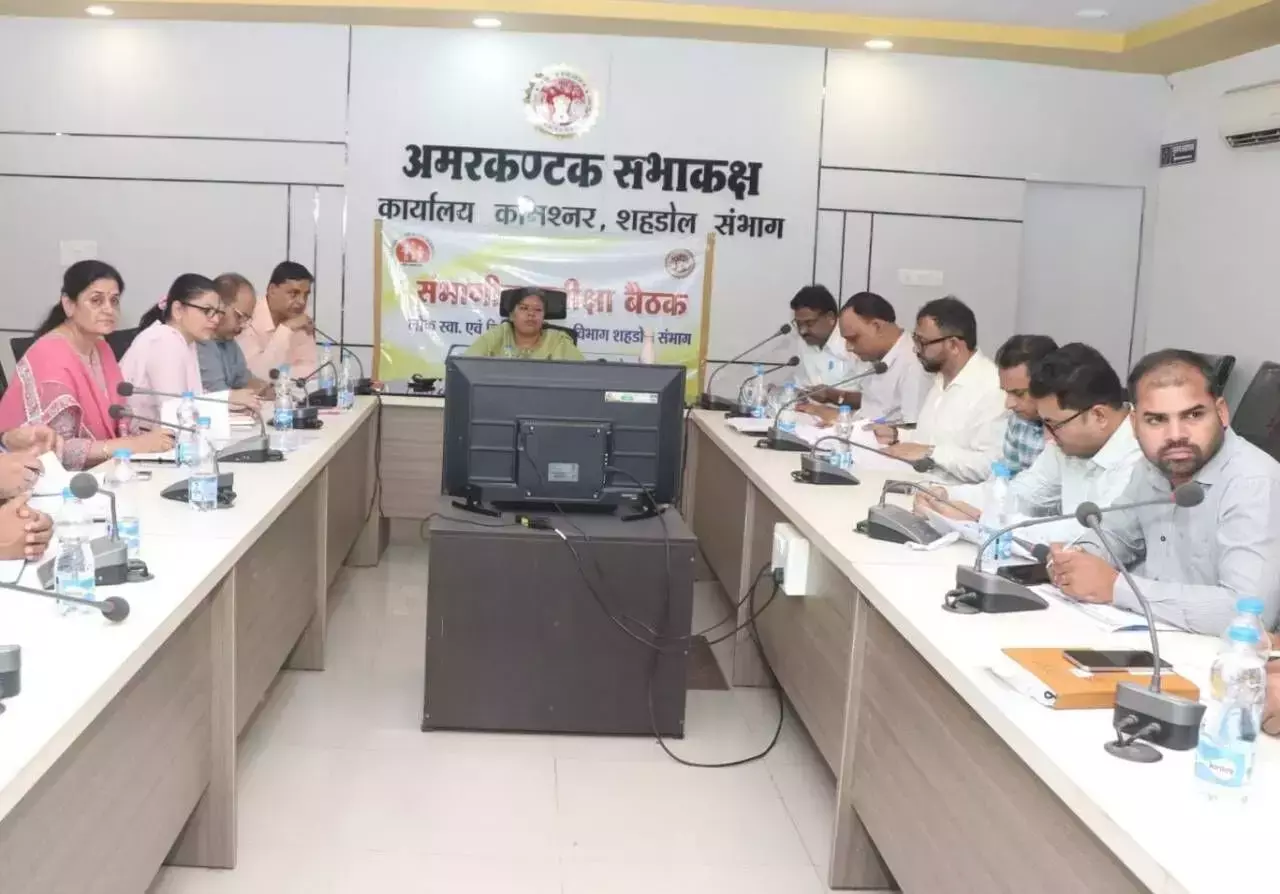 बुढ़ार, सोहागपुर और पुष्पराजगढ़ बीएमओ को कमिश्नर सुरभि गुप्ता ने लगाई फटकार बुढ़ार, सोहागपुर और पुष्पराजगढ़ बीएमओ को कमिश्नर सुरभि गुप्ता ने लगाई फटकार