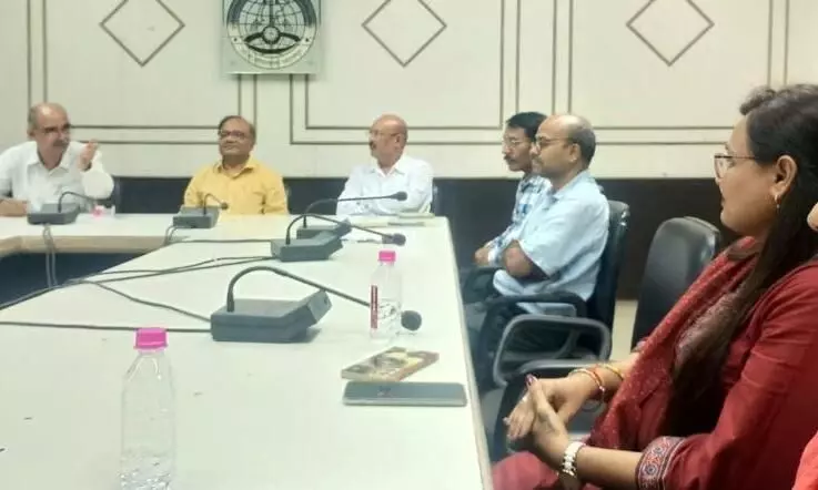 शिक्षा नीति में वैश्विक दृष्टिकोण और विलुप्त ज्ञान के पुनरुद्धार पर बल, कुशाभाऊ ठाकरे विश्वविद्यालय में टैगोर पुण्यतिथि पर बौद्धिक विमर्श शिक्षा नीति में वैश्विक दृष्टिकोण और विलुप्त ज्ञान के पुनरुद्धार पर बल, कुशाभाऊ ठाकरे विश्वविद्यालय में टैगोर पुण्यतिथि पर बौद्धिक विमर्श
