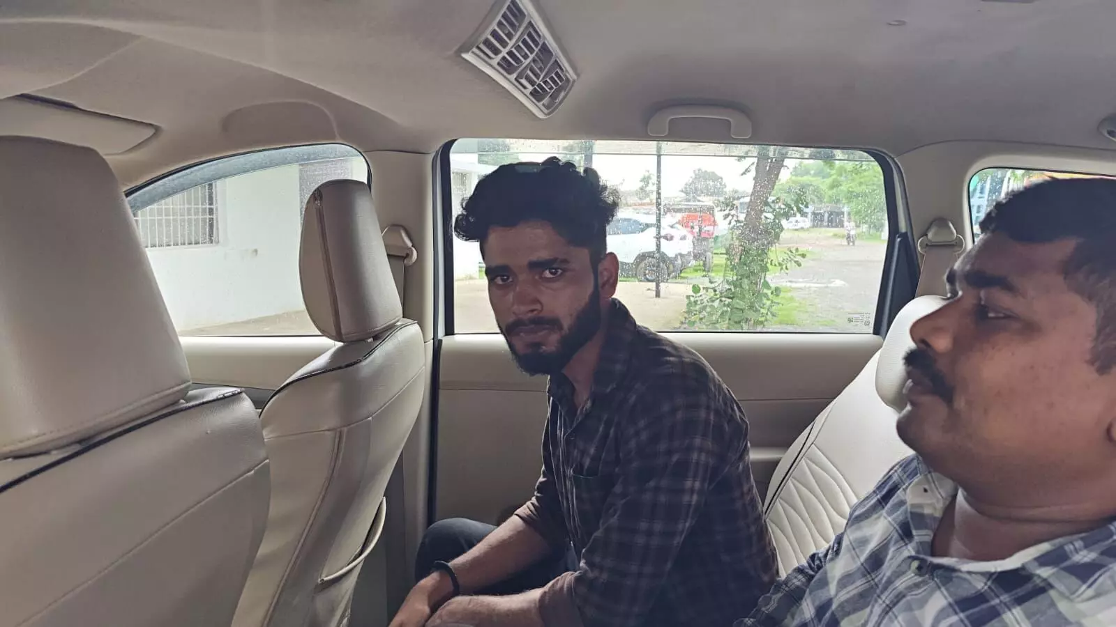 अपहरण-दुष्कर्म के आरोपी को अमरपाटन से उठा ले गई गुजरात पुलिस अपहरण-दुष्कर्म के आरोपी को अमरपाटन से उठा ले गई गुजरात पुलिस