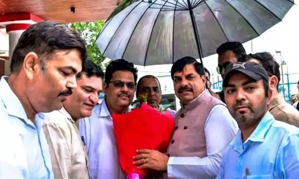 आश्वासन के बाद पटवारियों की हड़ताल खत्म, विभागीय नायब तहसीलदार परीक्षा और जांच के बाद होगी शिकायत पर कार्रवाई आश्वासन के बाद पटवारियों की हड़ताल खत्म, विभागीय नायब तहसीलदार परीक्षा और जांच के बाद होगी शिकायत पर कार्रवाई
