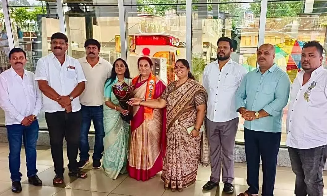 किसी को मिलना है मिले, पर चुपके से नहीं - शिवसेना शिंदे की नेता डॉ.नीलम गोरहे ने उद्धव ठाकरे पर कसा तंज किसी को मिलना है मिले, पर चुपके से नहीं - शिवसेना शिंदे की नेता डॉ.नीलम गोरहे ने उद्धव ठाकरे पर कसा तंज