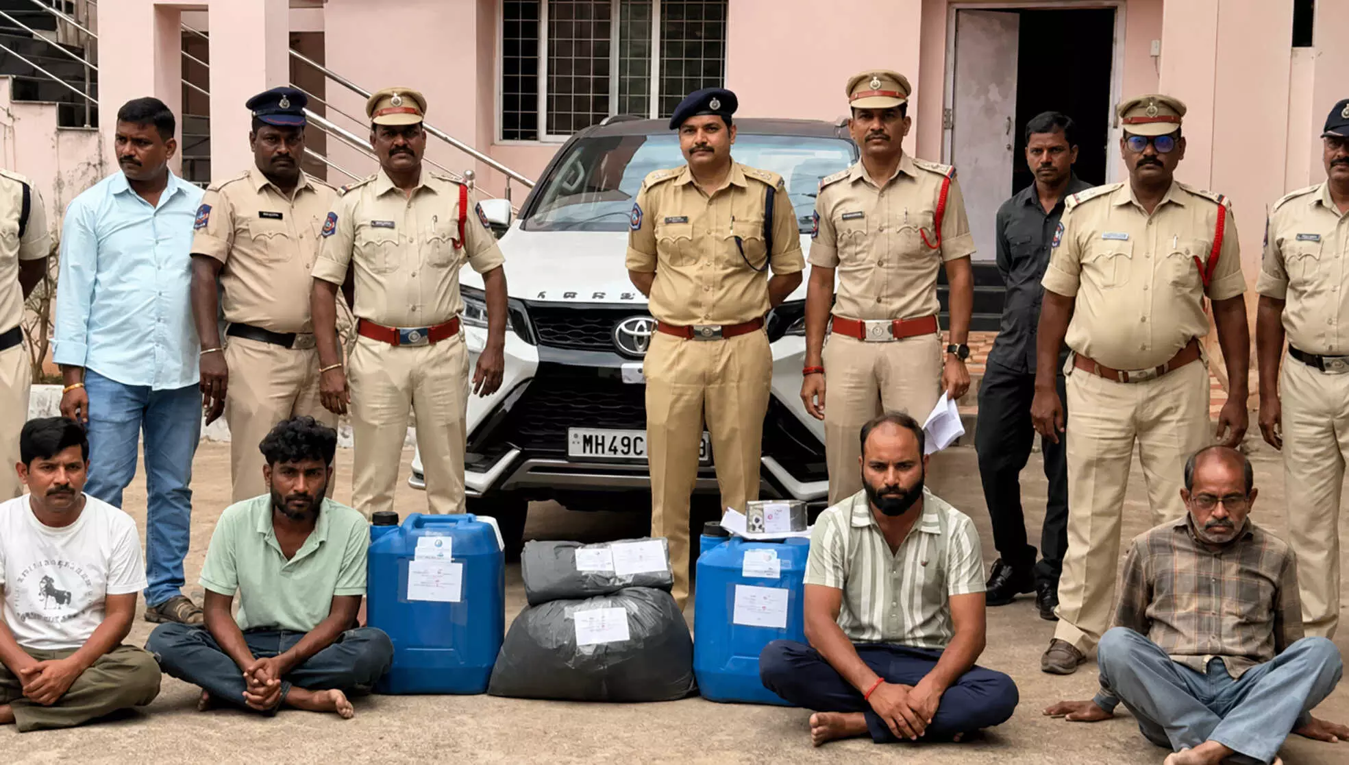 तेलंगाना में जब्त एमडी ड्रग्स की फैक्टरी के तार नागपुर के तस्करों से जुड़े, 54 करोड़ की खेप ने खोला राज तेलंगाना में जब्त एमडी ड्रग्स की फैक्टरी के तार नागपुर के तस्करों से जुड़े, 54 करोड़ की खेप ने खोला राज