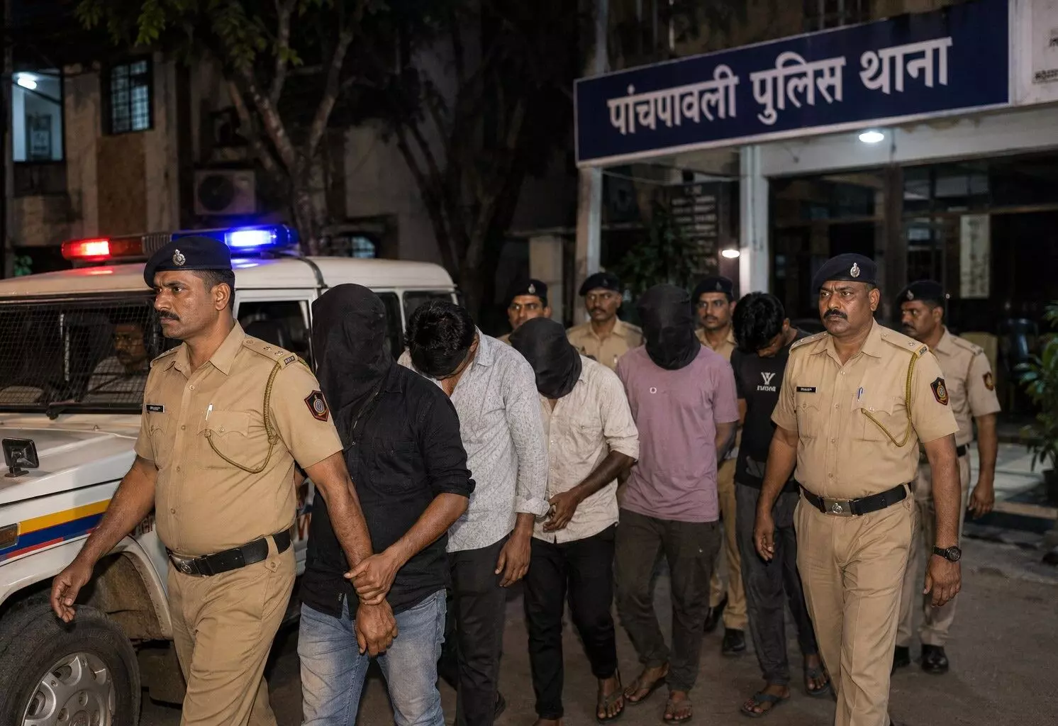 पांचपावली-शांतिनगर क्षेत्र में वाहन चोरी और रात की सेंधमारी से जुटाते थे रकम, दो आरोपी फरार पांचपावली-शांतिनगर क्षेत्र में वाहन चोरी और रात की सेंधमारी से जुटाते थे रकम, दो आरोपी फरार
