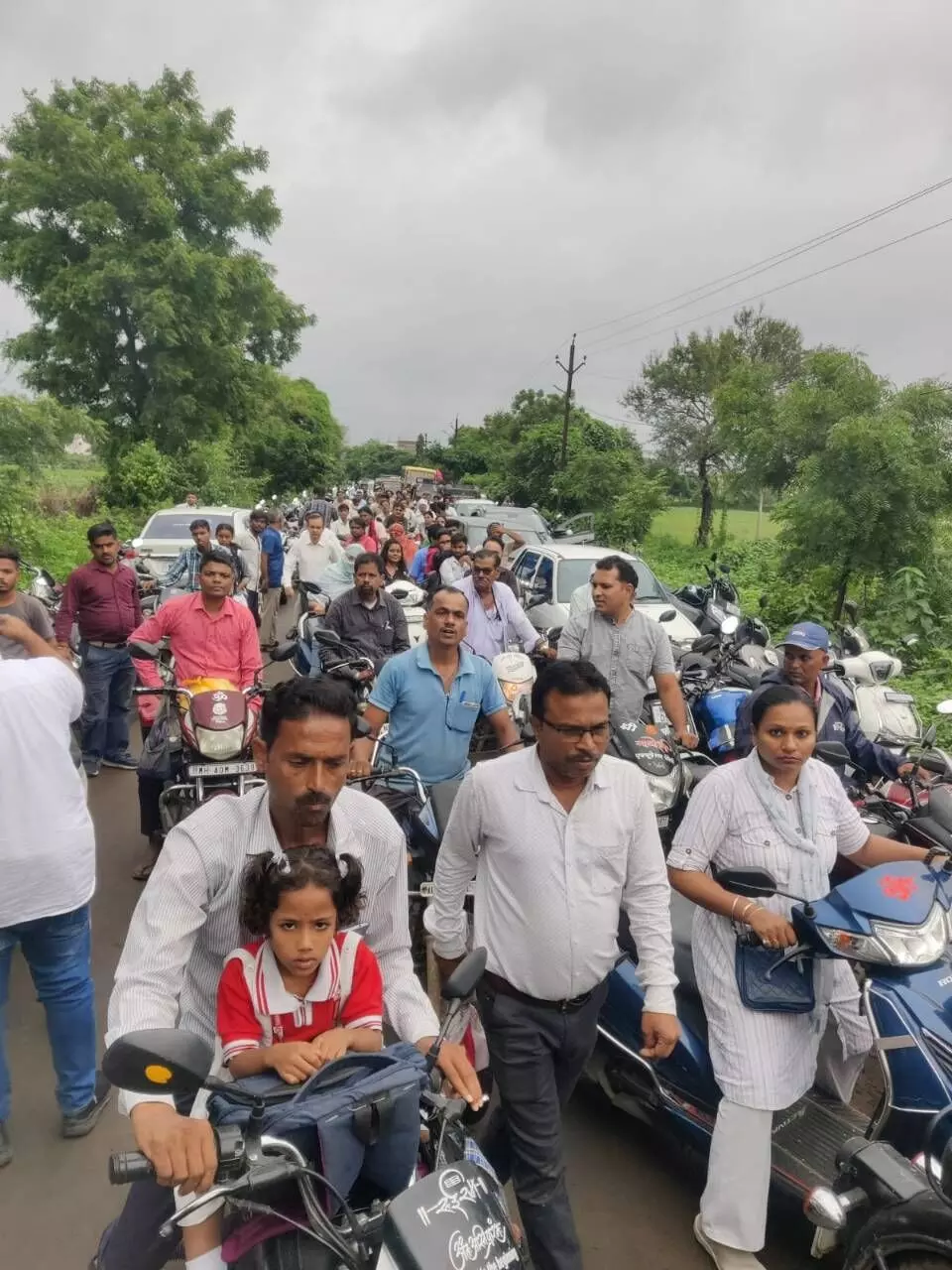 ऑटो संचालकों ने की हड़ताल स्कूल परिसर में बिगड़े हालात ऑटो संचालकों ने की हड़ताल स्कूल परिसर में बिगड़े हालात