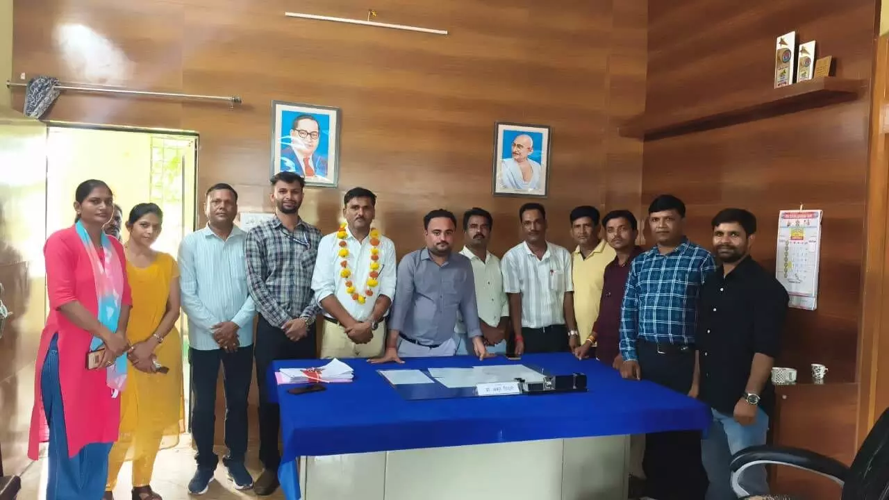 शासकीय महाविद्यालय से वाणिज्य प्राध्यापक का हुआ स्थानांतरण शासकीय महाविद्यालय से वाणिज्य प्राध्यापक का हुआ स्थानांतरण