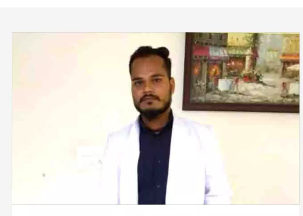 फिजियोथेरेपिस्ट डाॅ. अमित पटेल ने घर में लगाई फांसी. फिजियोथेरेपिस्ट डाॅ. अमित पटेल ने घर में लगाई फांसी.