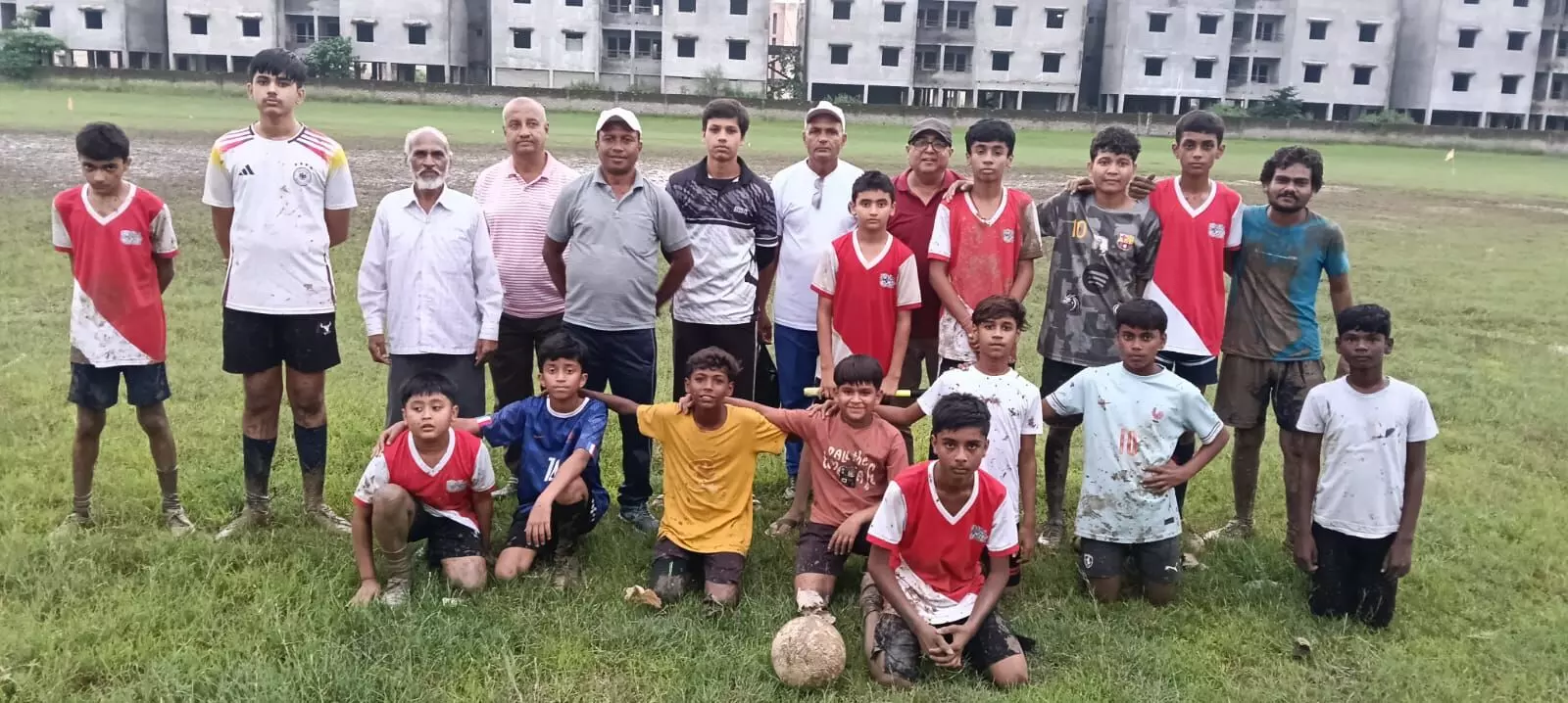 फुटबॉल प्रतियोगिता का हुआ रोमांचक मुकाबला फुटबॉल प्रतियोगिता का हुआ रोमांचक मुकाबला