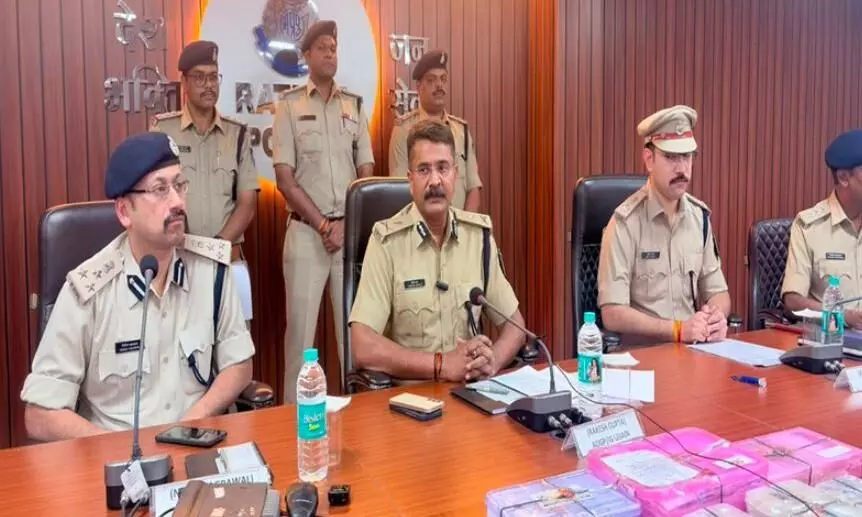 रतलाम में सराफा व्यापारी से लूट के 6 आरोपी गिरफ्तार, 5 करोड़ 50 लाख रुपये से अधिक कीमत के सोने-चांदी के आभूषण बरामद रतलाम में सराफा व्यापारी से लूट के 6 आरोपी गिरफ्तार, 5 करोड़ 50 लाख रुपये से अधिक कीमत के सोने-चांदी के आभूषण बरामद