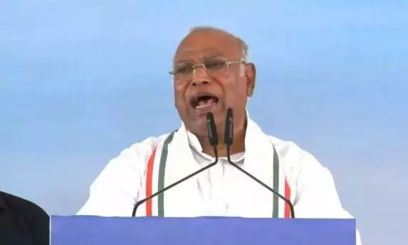 गोवा में भाजपा पर बरसे मल्लिकार्जुन खरगे, उनके पुरखों ने नहीं लड़ी आजादी की लड़ाई गोवा में भाजपा पर बरसे मल्लिकार्जुन खरगे, उनके पुरखों ने नहीं लड़ी आजादी की लड़ाई