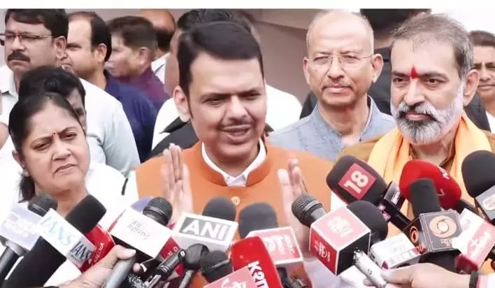 मुख्यमंत्री देवेंद्र फडणवीस ने कहा - छात्रों की गूंज कार्यक्रम में कांग्रेस नेताओं के स्कूलों के बच्चाें काे ही मौका