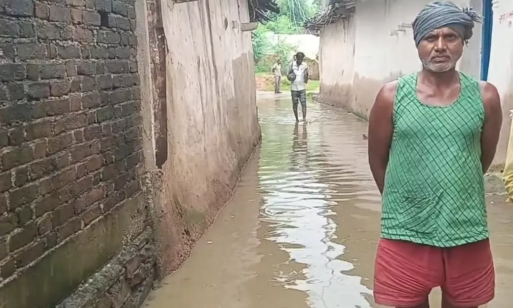 ग्राम कुपना मे बारिश में जलमग्न हो जाता है वार्ड-2 का मुख्य रास्ता